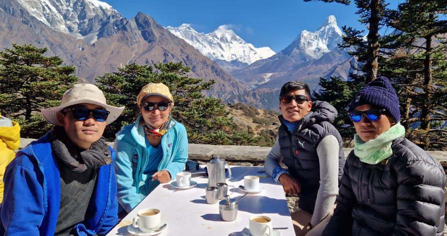 Autumn Season Trekking In Everest Base Camp